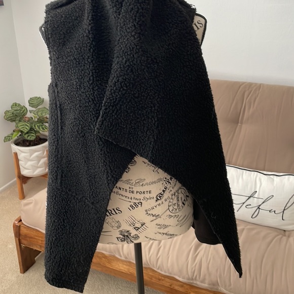 Black faux leather vest - Picture 9 of 9